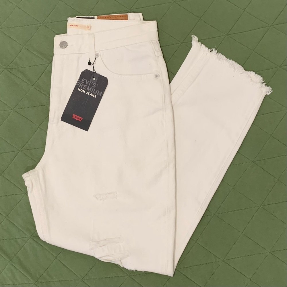 NWT Levi’s Premium White Mom Jean Size 30